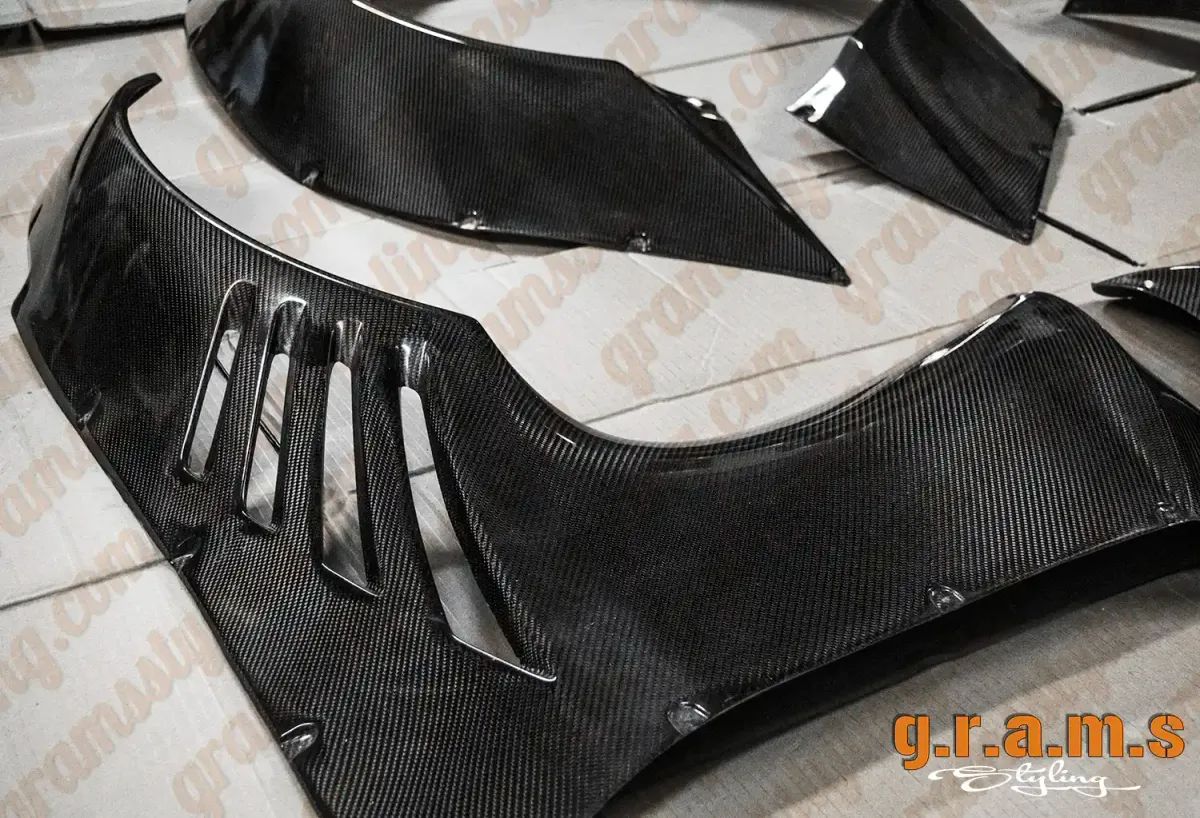 Nissan 350Z Front Fenders - Version 1 +50mm, photo 3 of 14