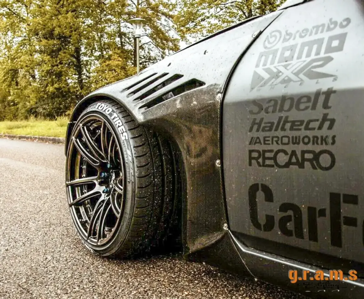 Nissan 350Z Front Fenders - Version 1 +50mm, photo 1 of 14