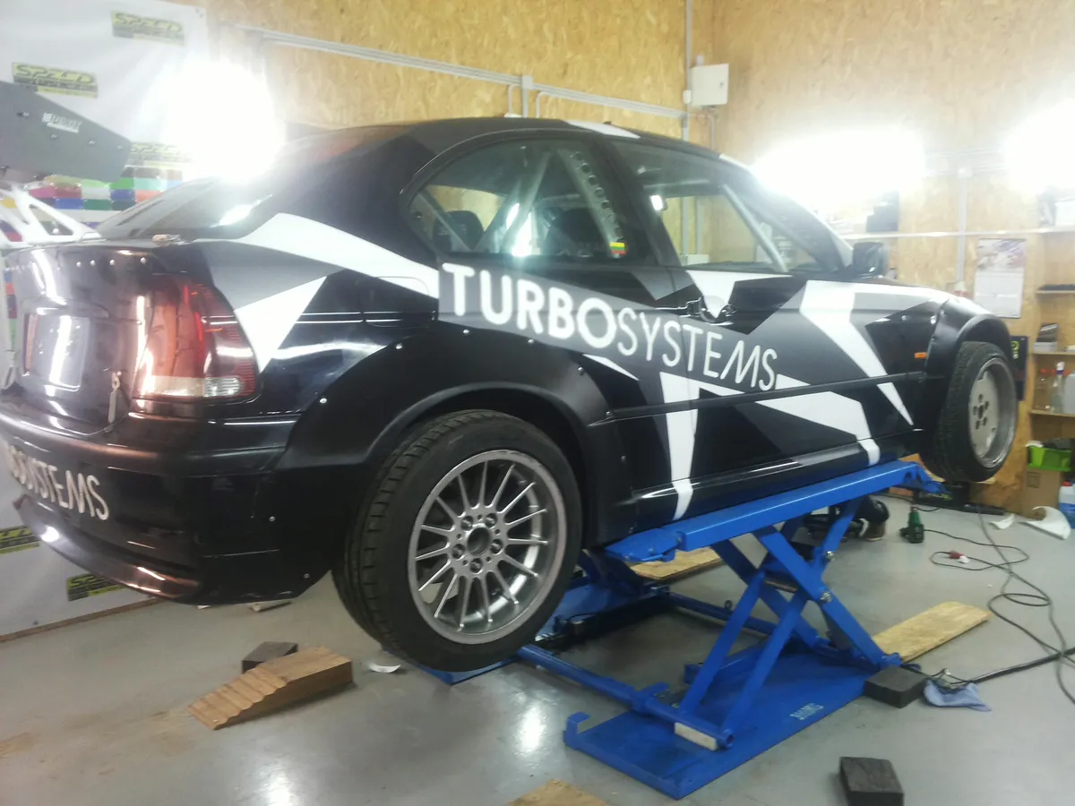 BMW E46 Compact Wide Fender Flares - Version 1, Front and Rear, foto 3 van 12