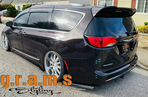 Chrysler Pacifica Mk2 Roof Spoiler - Clinched Style, photo 4 of 14